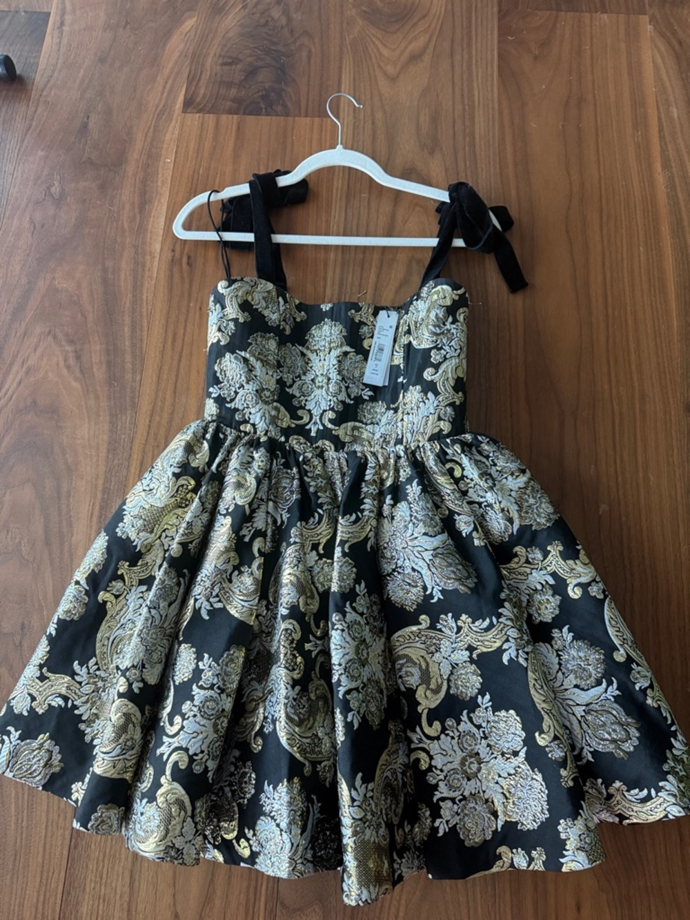 Alice+Olivia Black & Gold Floral Brocade Woman’s Party Dress
